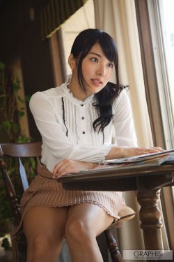 《在教室玩同桌的大乳小说》